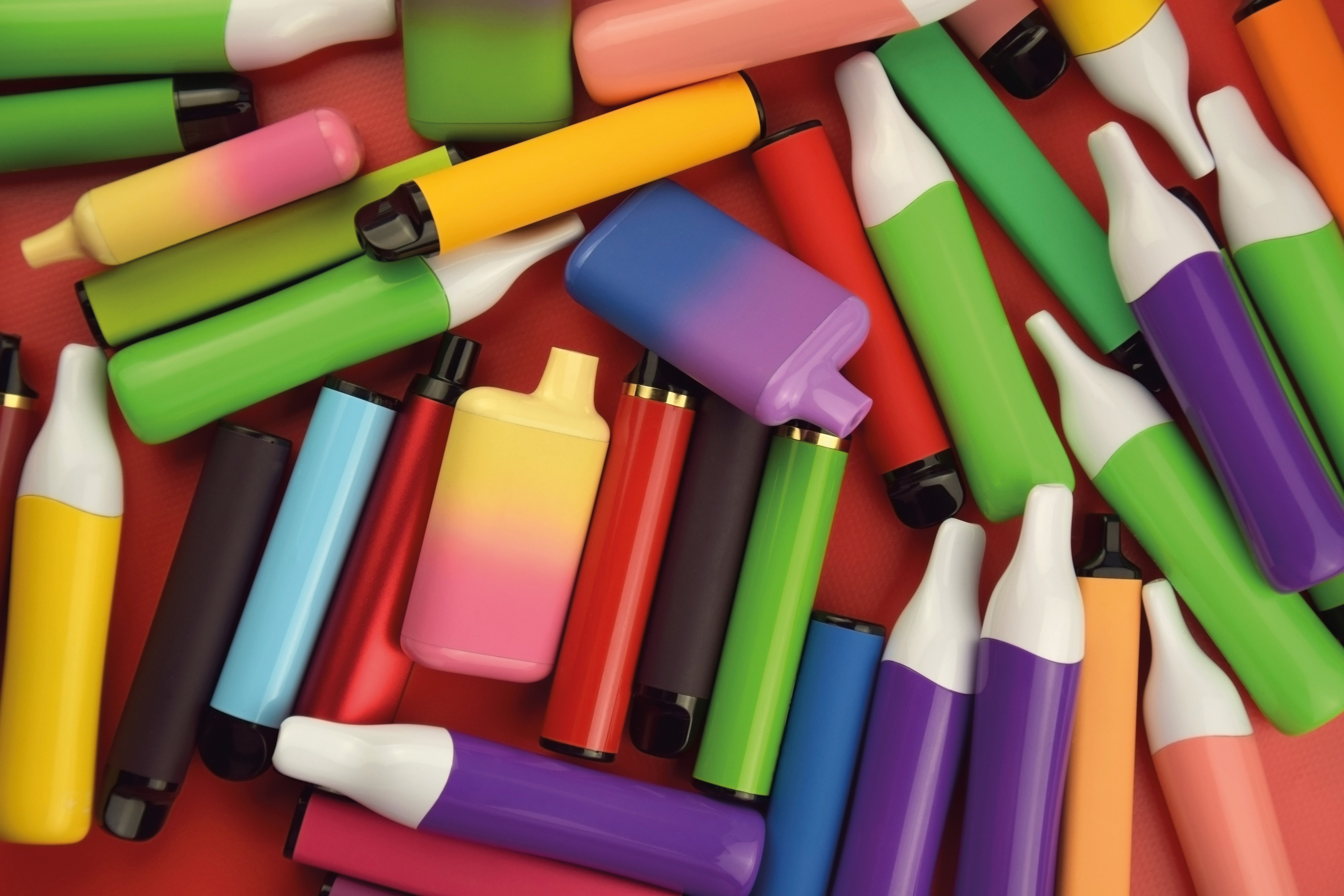 Viele E-Vapes bzw. E-Zigaretten nebeneinander