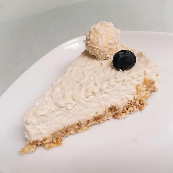 Roh-vegane Rafaellotorte