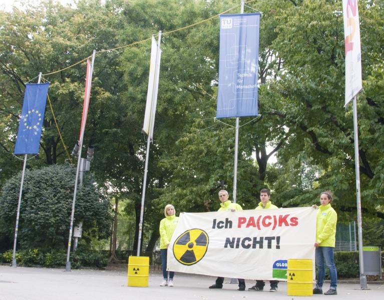 Demo-Aktion gegen AKW Paks II