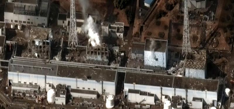 Das Atomkraftwerk Fukushima nach dem Super-GAU aus der Luft fotografiert
