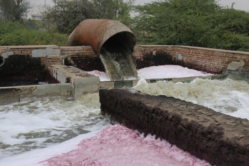 Abwasser der Lederproduktion in Indien