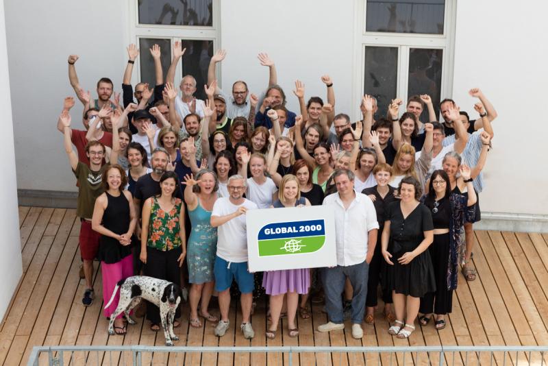 Gruppenfoto von GLOBAL 2000 Mitarbeiter:innen
