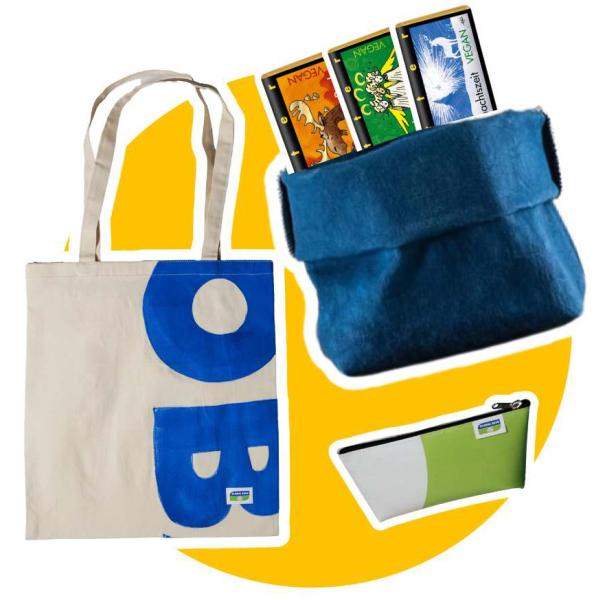 Paket mit Geschenken: Upcycling-Taschen, Papierkorb und Schokolade