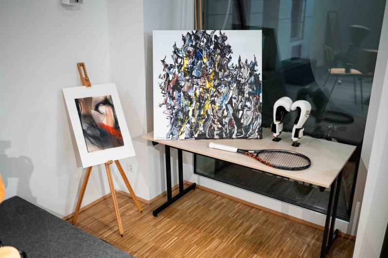 Bilder und Kunstgegenstände der Auktion für ukrainische Kinder