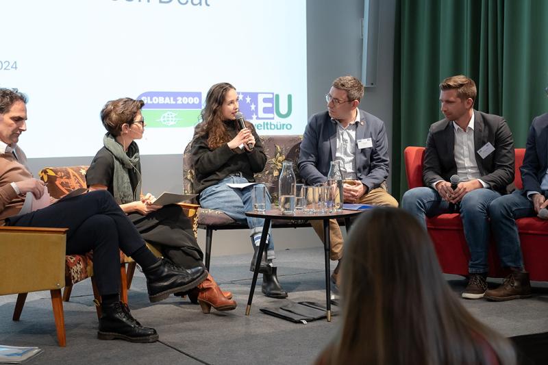 Podiumsdiskussion in der Blumenfabrik von GLOBAL 2000