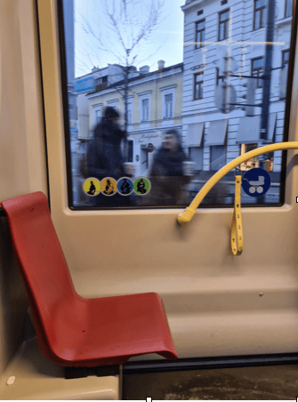 Stadt mit Straßenbahn, Radwegen, Fußgängerzone