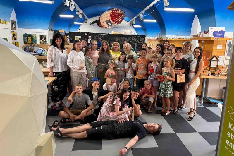 Gruppenfoto mit Kindern des Kinder-und Umwelthilfeprojekts Ukraine