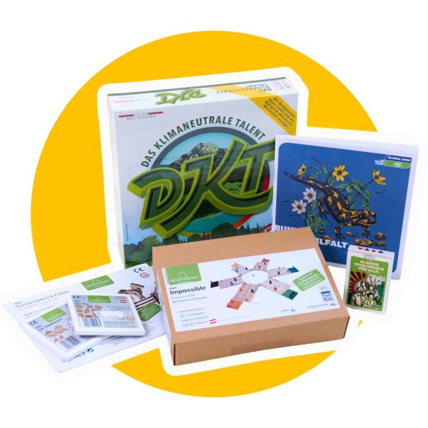 Mehrere Spiele- und Puzzleboxen mit unterschiedlichen Designs vor gelbem Hintergrund