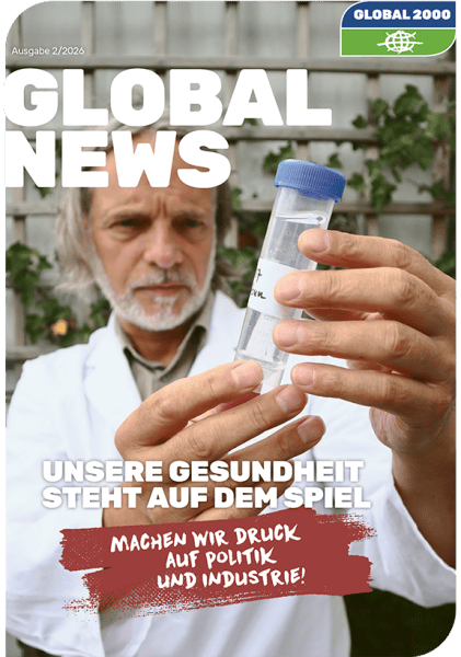 Cover der GLOBAL NEWS 2/2026 mit Titel "Unsere Gesundheit steht auf dem Spiel" und Helmmut Burtscher-Schaden mit einem durchsichtigen Probegefäß in der Hand