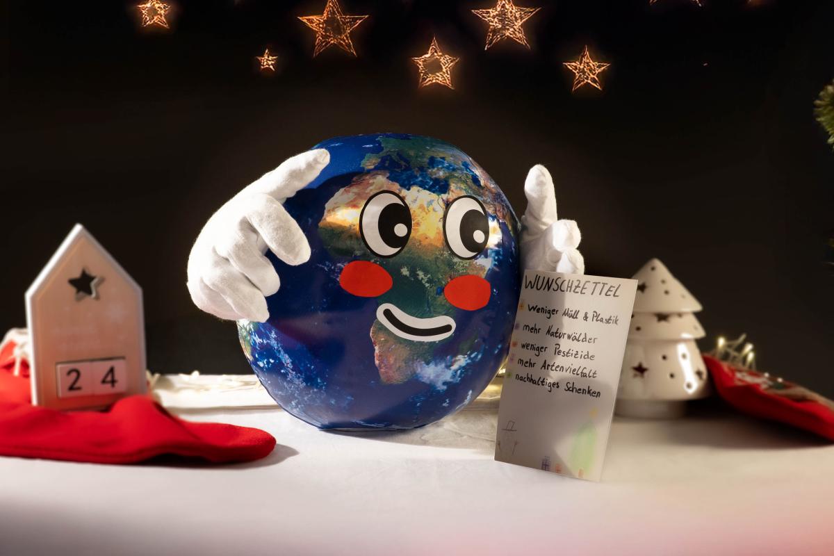 Sujet Erde mit Wunschzettel in weihnachtlicher Umgebung