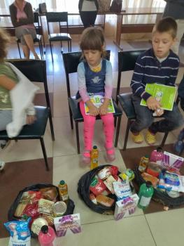 Kinder mit Essen
