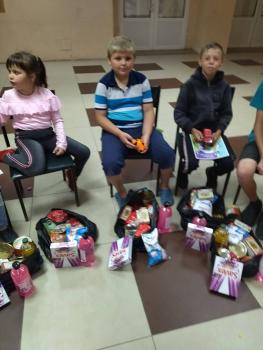 Lebensmittelpakete für Kinder in Ostukraine