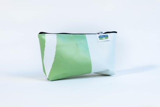ein Upcycling-Tascherl aus ehemaligen Bannern genäht