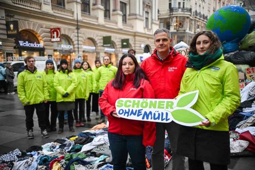 Alle Teilnehmer:innen der Aktion als Gruppenfoto am Graben in Wien