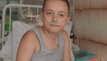 Krebskrankes Kind in ukrainischen Krankenhaus
