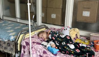 Kind in Krankenbett