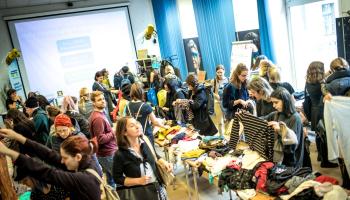 KLeidertauschparty von GLOBAL 2000 von oben gesehen