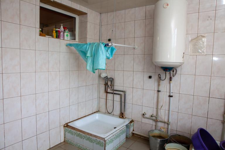 Badezimmer im Mutter-Kind-Zentrum in Ljubotyn