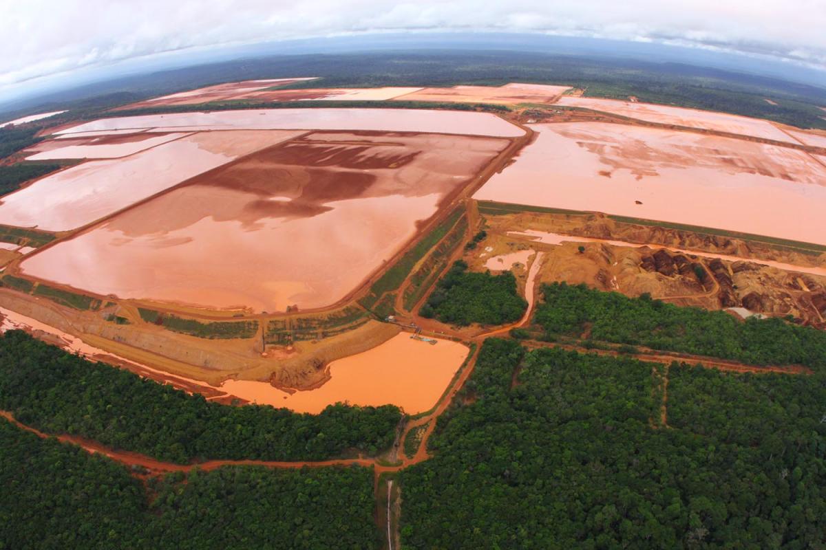 Rotschlammrückhaltebecken Brasilien (c) Carlos Penteado / Comissão Pró-Índiode SãoPaulo Rotschlammrückhaltebecken Brasilien (c) Carlos Penteado / Comissão Pró-Índiode SãoPaulo