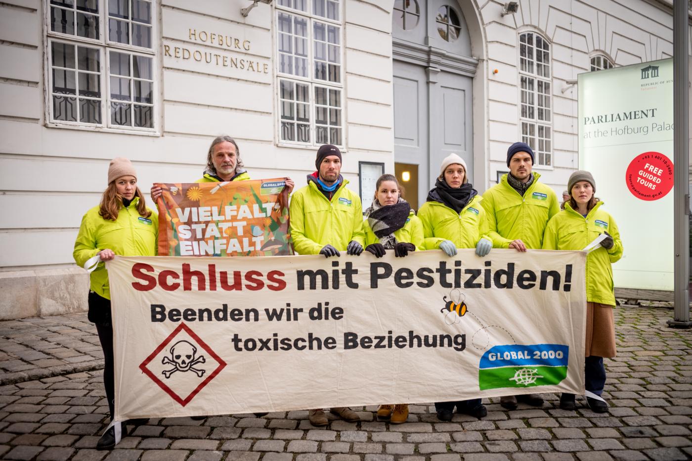 GLOBAL 2000-Aktivist:innen fordern "Schluss mit Pestiziden"