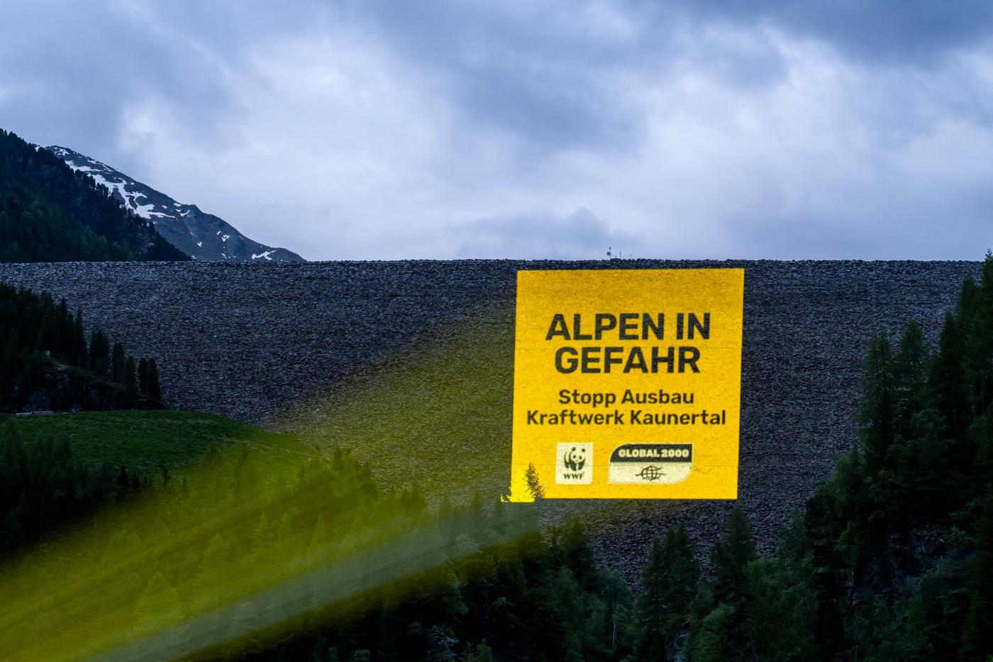 Projektion auf Staumauer am Gepatsch-Speicher im Kaunertal.