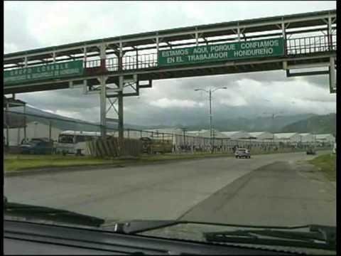 Der Kleiderhaken- Die Schattenseiten des Freihandels in der globalen Bekleidungsindustrie (2006)