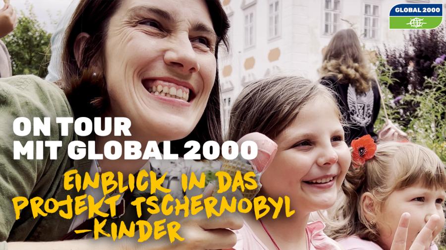 Lidiia Akryshora isst ein Eis und lacht mit den Kindern vom Projekt Tschernobyl-Kinder