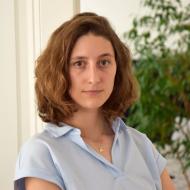 Anna Leitner je v kamero videti resna, a motivirana