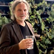 Helmut Burtscher-Schaden mit Wasserglas