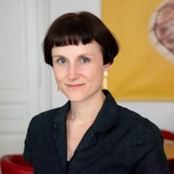 Portait von Content Managerin Mira Nograsek