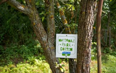 Nationalpark Garten Plakette auf einem Baum