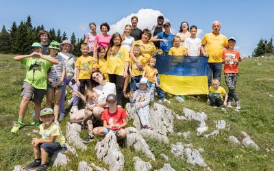 Kinder und Helfer:innen vom Projekt Tschernobyl-Kinder am Schöckl in Graz