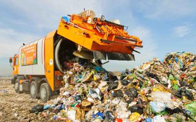 MA 48  leert Müll aus