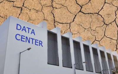 Bildmontage: Gebäude mit Aufschrift Data Center vor trockenem, rissigen Boden