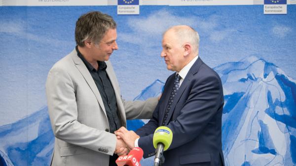 Helmut Burtscher (Umweltchemiker GLOBAL 2000) und Vytenis Andriukaitis (EU Gesundheitskommissar)