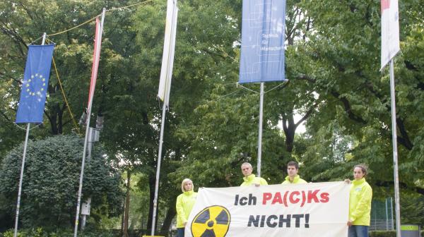 Demo-Aktion gegen AKW Paks II