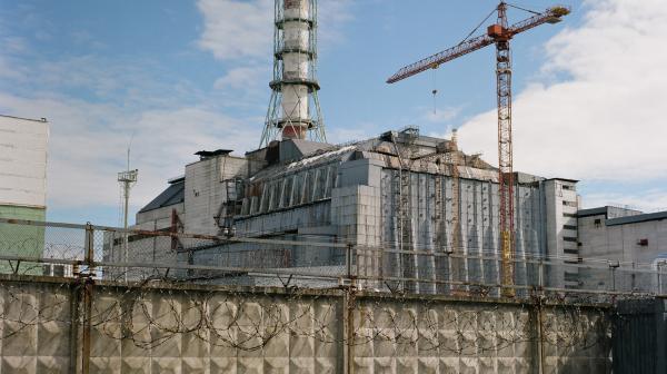 Der Betonsarkopharg um die Ruine des Atomkraftwerks Tschernobyl