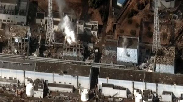 Das Atomkraftwerk Fukushima nach dem Super-GAU aus der Luft fotografiert