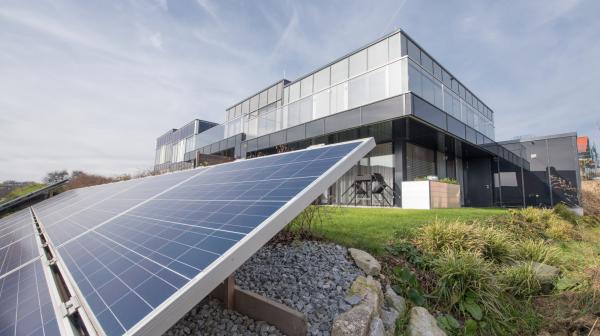 Plusenergiehaus mit Photovoltaikanlage