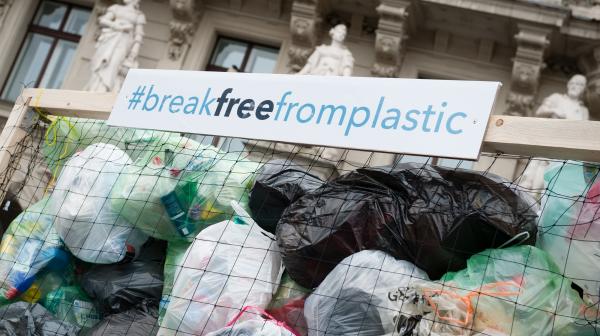 Neben Plastiksackerlverbot gesetzliche Verankerung der Plastikverpackungsreduktion dringend nötig