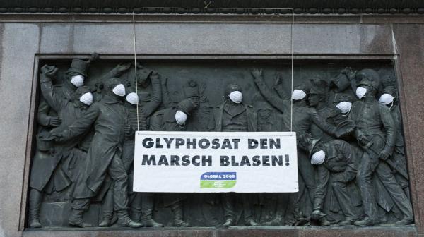 Prostestschild "Glyphosat den Marsch blasen"