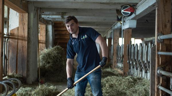 Heribert Moser, in seinem Stall