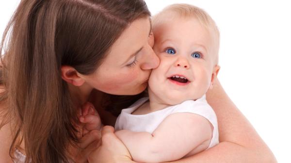 Baby mit Mutter
