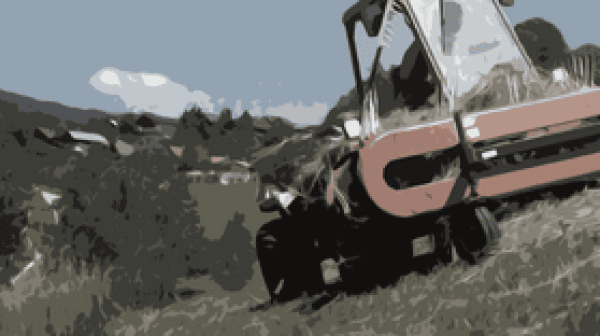 Traktor auf einer Wiese