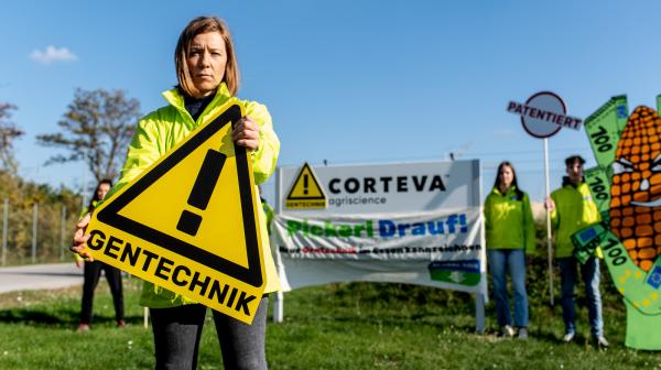 GLOBAL 2000-Aktivist:innen zur Patent-Aktion bei Corteva