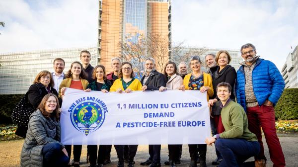 Initiator:innen der EBI "Bienen und Bauern retten" in Brüssel 