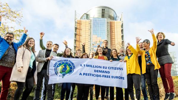Initiator:innen der EBI "Bienen und Bauern retten!" in Brüssel
