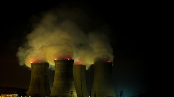 AKW Mochovce Nachtaufnahme