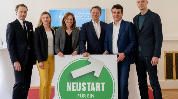 Gruppenfoto der PK Neustart für ein krisensicheres Österreich