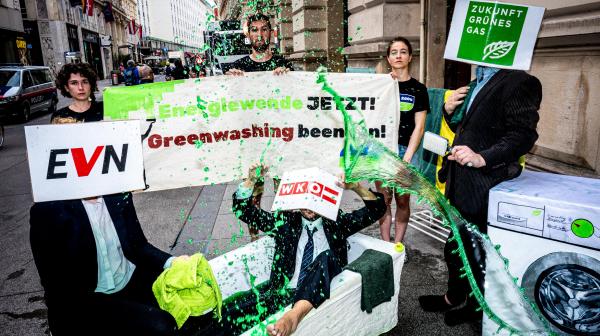 Greenwashing AKtion mit Badewanne